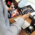 Novi preklopni telefon na tržištu u Srbiji
