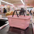 Roze korpa u supermarketu znači da ste slobodni: Neobičan način upoznavanja postao je hit