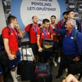 Srbija dočekala svoje heroje! Košarkaši sleteli u Beograd, ludnica na aerodromu, građani ovacijama pozdravili šampione…