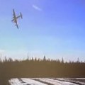 Vojni avion se zapalio i srušio na Aljasci (video)