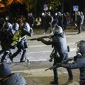 Maskirani policajci u Gruziji jutros izveli kaznenu operaciju: Nemilosrno tukli i hapsili demonstrante (VIDEO, FOTO)