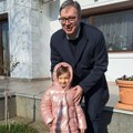 "Moja najlepša slika danas" Predsednik Vučić: Maši ni košava ništa ne može, kako onda meni sme da bude hladno? (foto)