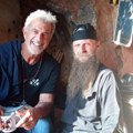 Mel Gibson otišao Na Hilandar, a pored njega je ovo! Jedan detalj niko nije primetio, a šokiraćete se kada vidite (foto)