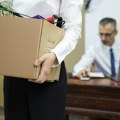 Radnik uredno prijavio bolovanje pa dobio otkaz posle 2 dana Poslodavca je to skupo koštalo, evo koliku odštetu mora da mu…