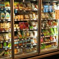 Ogromna ušteda za domaćinstva Cene hrane i osnovnih životnih namirnica padaju do 20% pogledajte šta sve postaje jeftinije od…