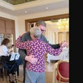 "Zahvalan sam što me trpe već 9 godina" Vučić objavio snimak povodom Dana žena, zaplesao na podijumu uz ovu pesmu (video)