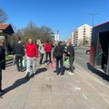 U Nišu gradski autobus udario u stajalište, povređen maloletni mladić