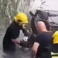 (Video) Ovako je izvučeno telo muškarca iz jezera kod Bečmena! Automobil plutao prevrnut na krov: Vatrogasci ga sekli da dođu…