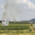 NOVI POŽAR KOD LESKOVCA: Gori nisko rastinje i žito u Lipovici, vatrogasci na terenu