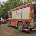 Požar u pilani u Bijeljini i dalje aktivan