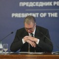 Vučić krenuo u kampanju kao „običan građanin“, oglasio se o studentskoj biciklističkoj kampanji "Čuvari ustava"