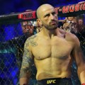 Aleksandar Najveći! Makedonac pobedio nepobedivog, odbranio šampionski pojas i ispisao UFC istoriju!
