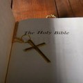 "Pornografski sadržaj": Školski okrug u Americi uklonio Bibliju iz biblioteka zbog "vulgarnosti i nasilja"