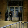 Uhapšene 2 osobe sa protesta ispred RIK: Jedan napao direktora Republičkog zavoda za statistiku, drugi odgurnuo policajca