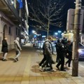 FOTO Uhapšena četvorica studenata kod ambasade Češke