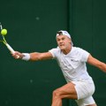 Rune jedva sprečio senzaciju na vimbldonu: Danac uz teške muke srušio 220. tenisera sveta i čeka da Novak i Popirin završe…