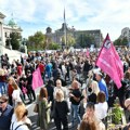 „Opet ste nas prevarili“ – održan protest prosvetnih radnika, ostavljene poruke ispred Vlade