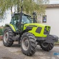 Poljoprivredna škola u Zrenjaninu dobila traktor, za 8 godina uloženo 15 miliona dinara! Zrenjanin - Nov traktor