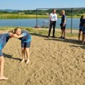 Rvanje na pesku na Šumaričkom jezeru