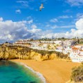 Kafa evro, vino 2 evra: Ovo mesto je zaludelo sve turiste! I cene i plaže kao iz raja (video)