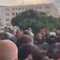 Opozicija na poziv studenata ušla u Skupštinu Novog Sada, stigao i predlog dopune dnevnog reda sednice