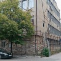 Konačno skidaju skele na zgradi „socijalnog“ u Nišu postavljene pre 4 godine