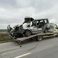 Четири особе погинуле на путу Рума-Ириг, комби ударио у паркирану машину