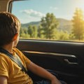"Sindrom zaboravljenog deteta" kao uzrok smrti u vrelom autu: Stručnjaci upozoravaju - svakom može da se desi