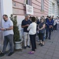 Redovi za podršku studentima u gradovima širom Srbije: "Lak izbor - Srbija ili mafija"