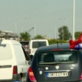 „Mi ne volimo to da radimo“: Zelenović o blokadi autoputa pre polaska kolone iz Šimanovaca
