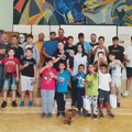 Dvadesetoro dece predškolskog i osnovno školskog uzrasta posetilo Idvor Idvor - Udruženje građana "Godina Pupina"