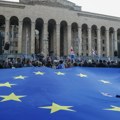 Članstvo Gruzije strateški izazov za EU: Nagraditi zemlju za "demokratsko nazadovanje" ili je gurnuti u zagrljaj Moskve?