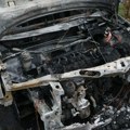 Prve slike zapaljenog automobila na Voždovcu: Ovo ni otpadu ne treba