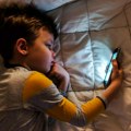 Mališani zbog ekrana kasne u razvoju: Deca do dve godine ne bi uopšte trebalo da koriste telefone, stariji samo pola sata!