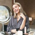 Boja olovke za oči koja se ne preporučuje ženama koje su napunile 50: Svi je koristimo, a stručnjaci kažu NE