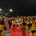 FOTO, VIDEO Dočekani studenti koji su peške iz Pomoravlja došli u Novi Sad na sutrašnji protest