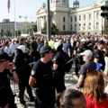 Studenti koji žele da uče i građani obeležavaju 1. maj ispred Skupštine Srbije