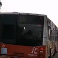 Vozač izbacio devojčicu iz autobusa jer je slušala pesmu "Pada vlada"