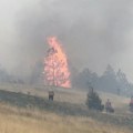 Апокалипса код Прибоја: Пожар гута све, људи у паници бране домове! (видео)