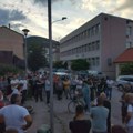 Kućni pritvor za šestoricu ljudi koji su se suprotstavljali skupu SNS u Kosjeriću