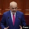 Гласање о новој албанској влади обележиле тензије око АИ министарке