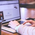 Google uveo AI odgovore u pretrazi i na srpskom Google predstavio Gemini for Home – Sada STVARNO pametni uređaji za kuću…