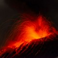 Etna izbacila lavu: Spektakularna, ali ne i opasna erupcija