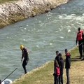 (Video) "Bila je do pola u reci, počeo sam da trčim" Žena upala u ledenu Nišavu, gledala smrt u oči, a onda su je spasili…