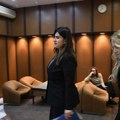 Mladen Cvijetić objavio kako ga Dina Vučinić odguruje fasciklom u Skupštini Novog Sada (VIDEO)