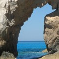 Sa mužem i malim detetom krenula na čuvenu plažu na Zakintosu, izvlačili je spasioci: Teško je povređena