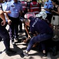 Tirana: Policija suzavcem protiv demonstranata u ‘Flamingo revoluciji’