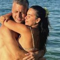 Veliko slavlje u domu pevača: Oglasila se njegova supruga i podelila radosne vesti "Gledajući te..."