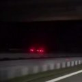 Jeziva scena na auto- putu "miloš Veliki" Automobil juri 200 na sat u suprotnom smeru (video)