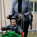 Više od 20 odsto mladih se vratilo u ovo selo: Ministarka Kisić obišla dečije igralište u Pločniku